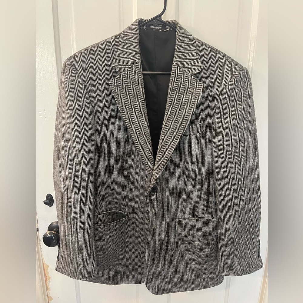 Herringbone/Houndstooth Gray Wool Sport Coat with Notch Lapels